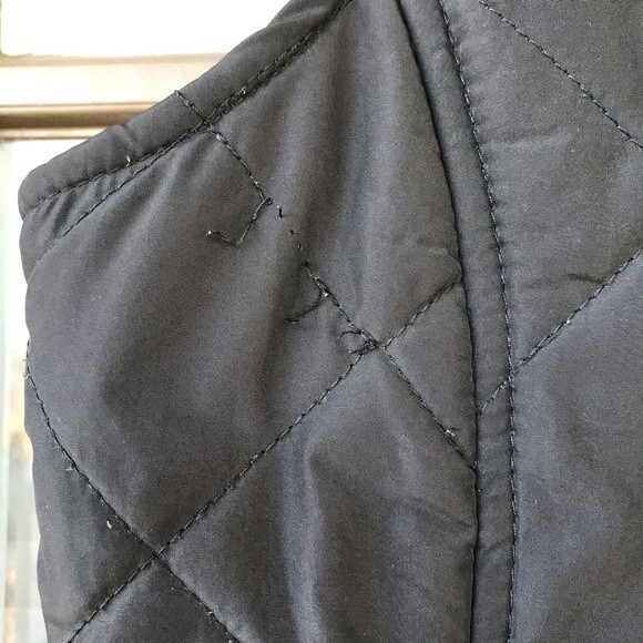 Lauren Ralph Lauren Black and Red Puffer Vest Gold Metal Accents Petite Medium - Picture 5 of 5